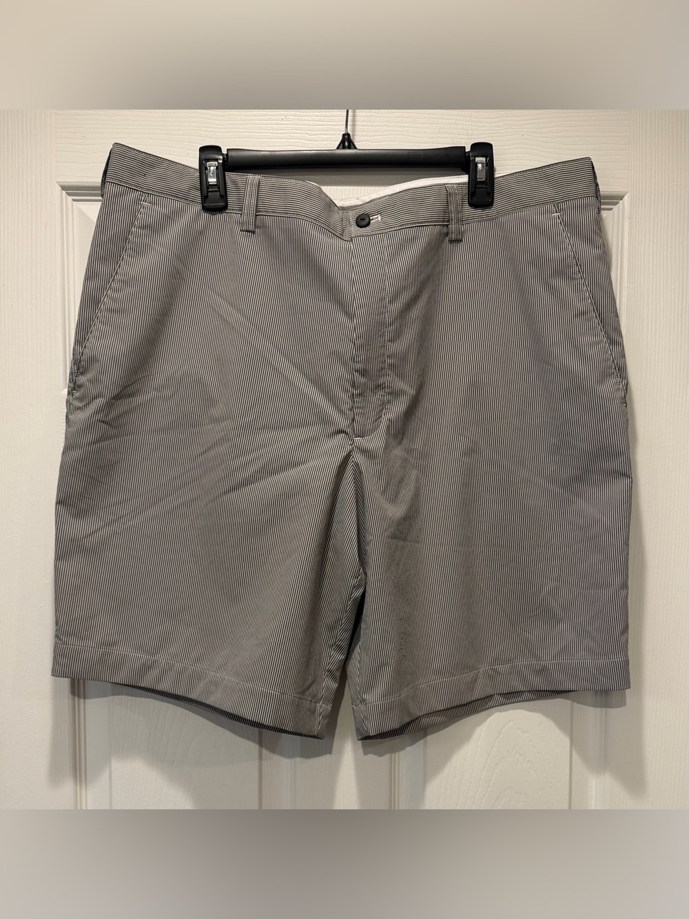 Cutter & Buck CB DryTec size 40 striped shorts